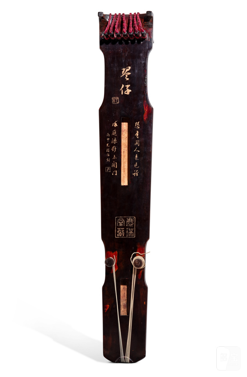 A brown-lacquered Confucius-style guqin, xiqin, Late Ming - early Qing dynasty | 明末清初 栗殼漆仲尼式膝琴 - 图3
